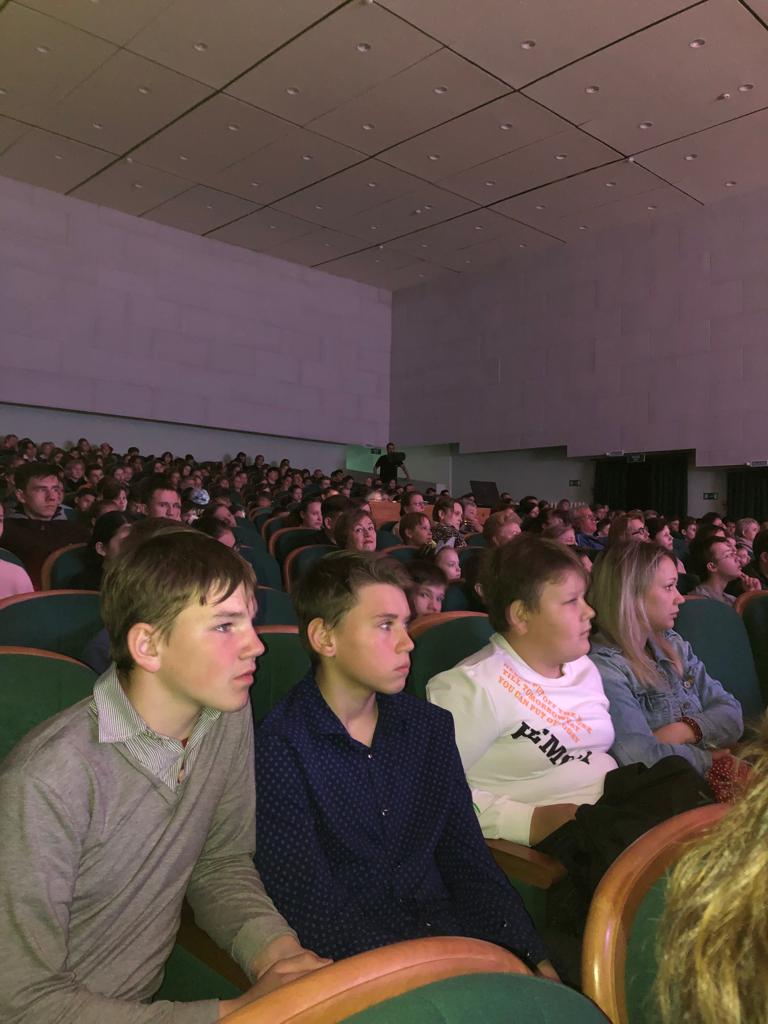 26 мая на сцене задонского Дома культуры состоялся показ спектакля "Сказ о Петре и Февронии"