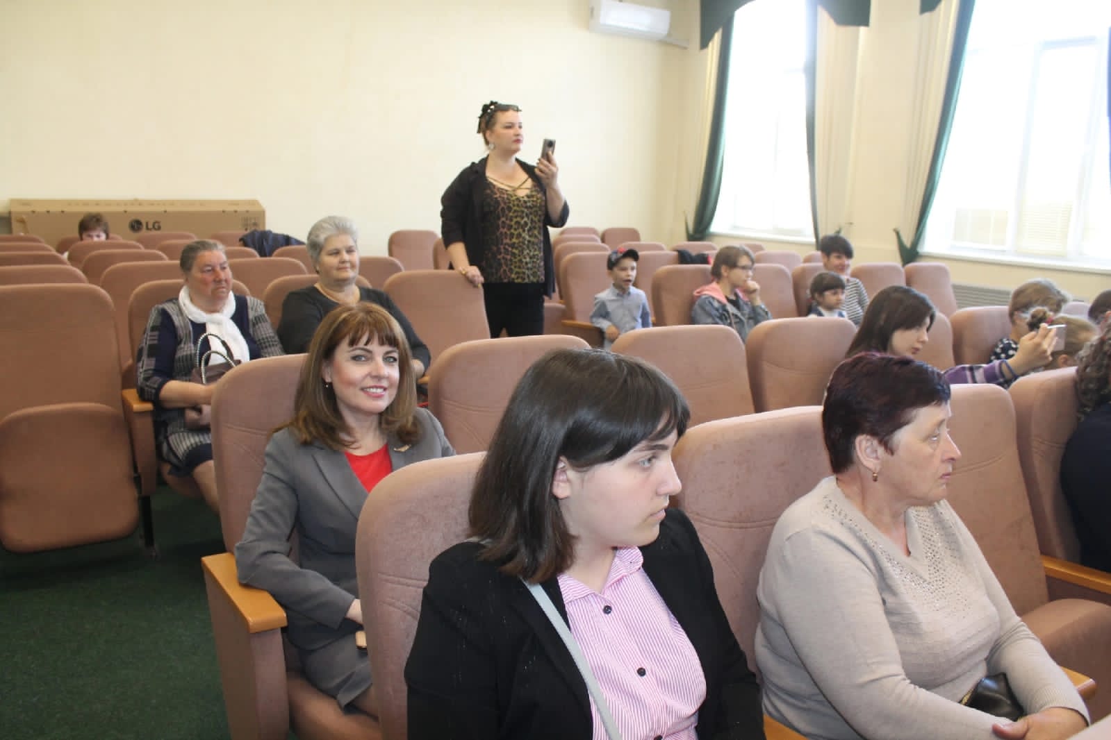 Фестиваль детского творчества "Добрые сердца" собрал талантливых ребят из опекунских семей