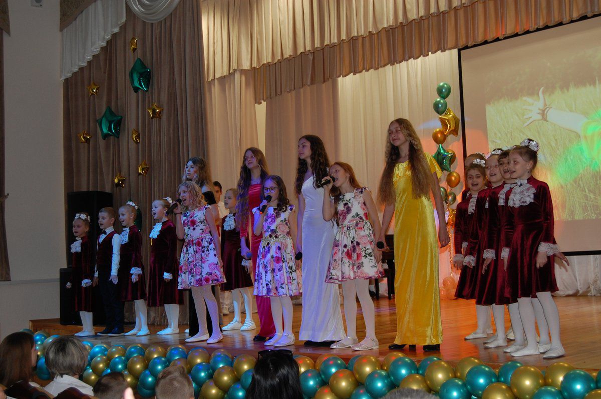 Церемония награждения победителей воспитательной акции "Главная в мире профессия - быть человеком"