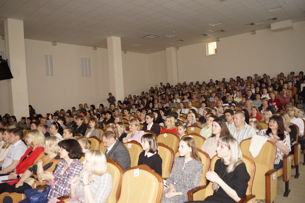 Церемония награждения победителей воспитательной акции "Главная в мире профессия - быть человеком"
