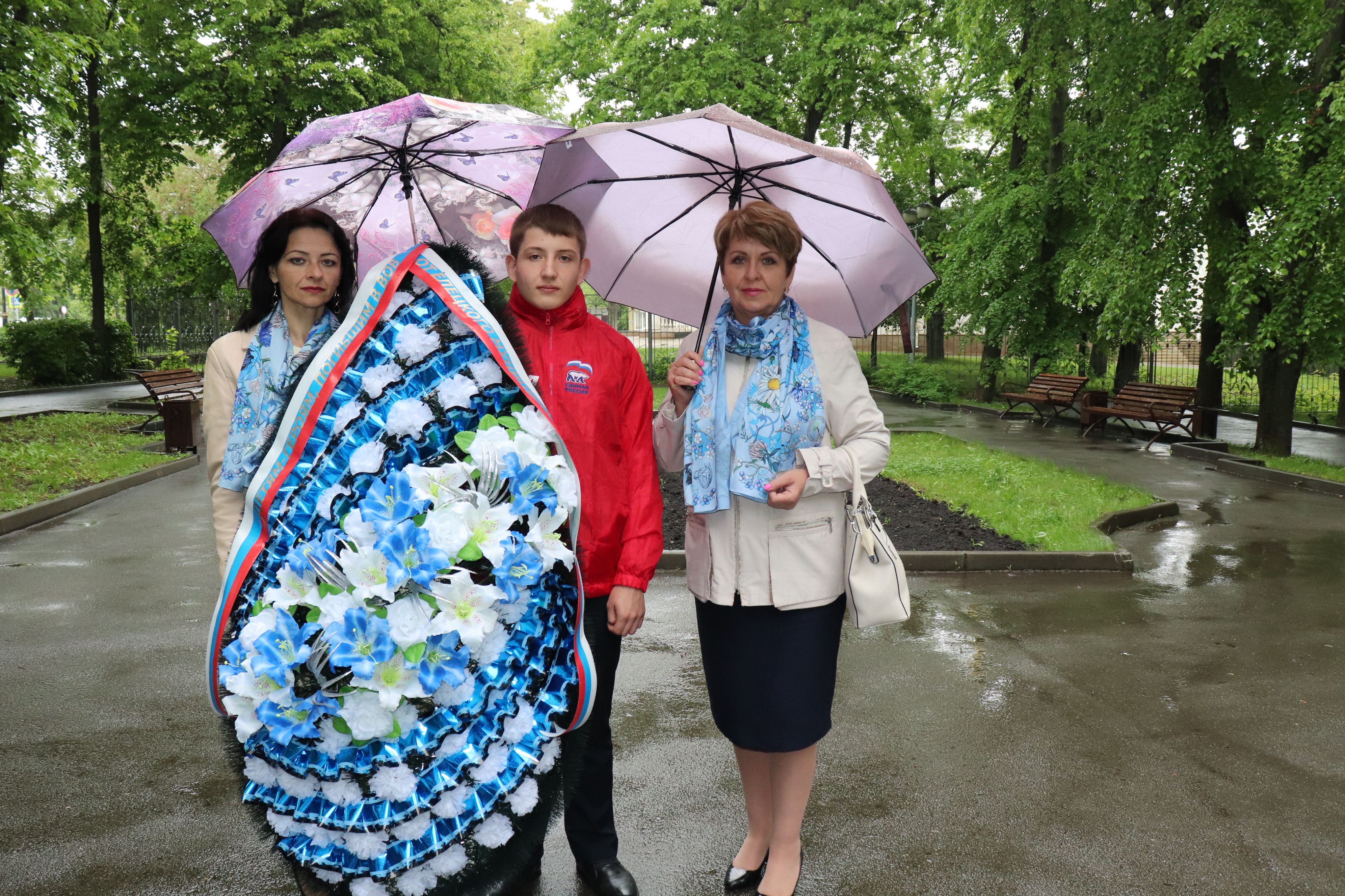 1 июня члены СЖЛО приняли участие в возложении венка к памятнику