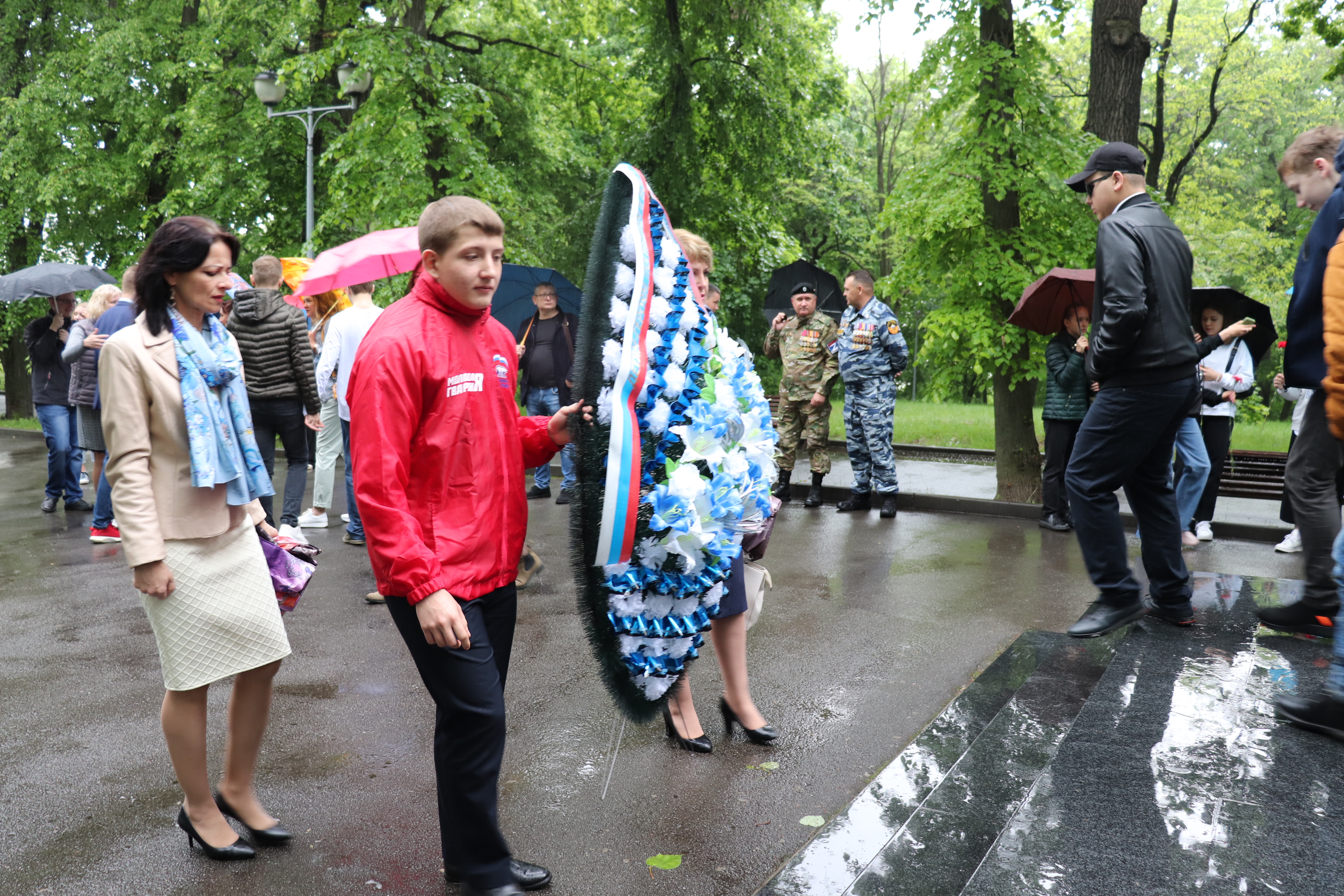 1 июня члены СЖЛО приняли участие в возложении венка к памятнику
