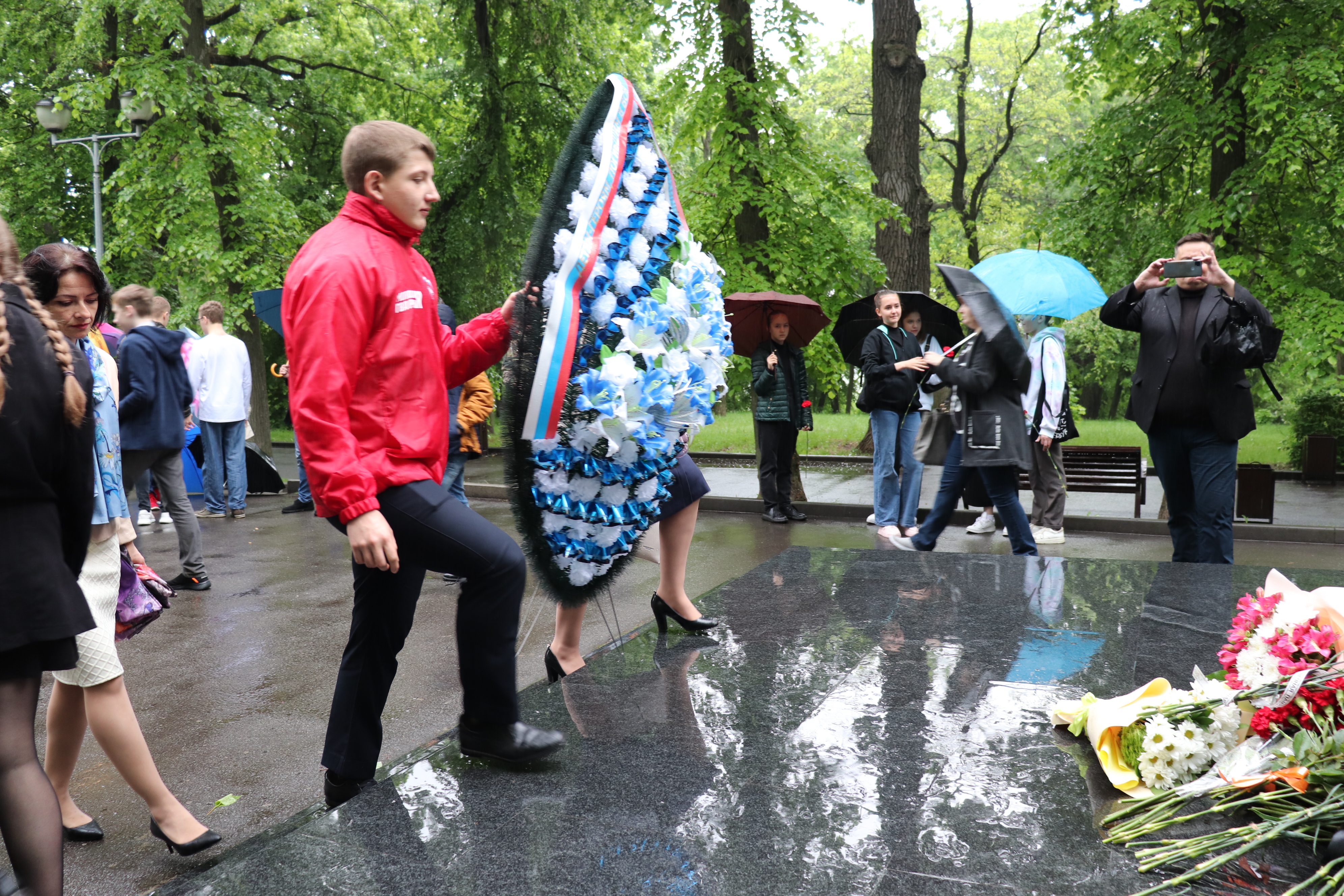 1 июня члены СЖЛО приняли участие в возложении венка к памятнику