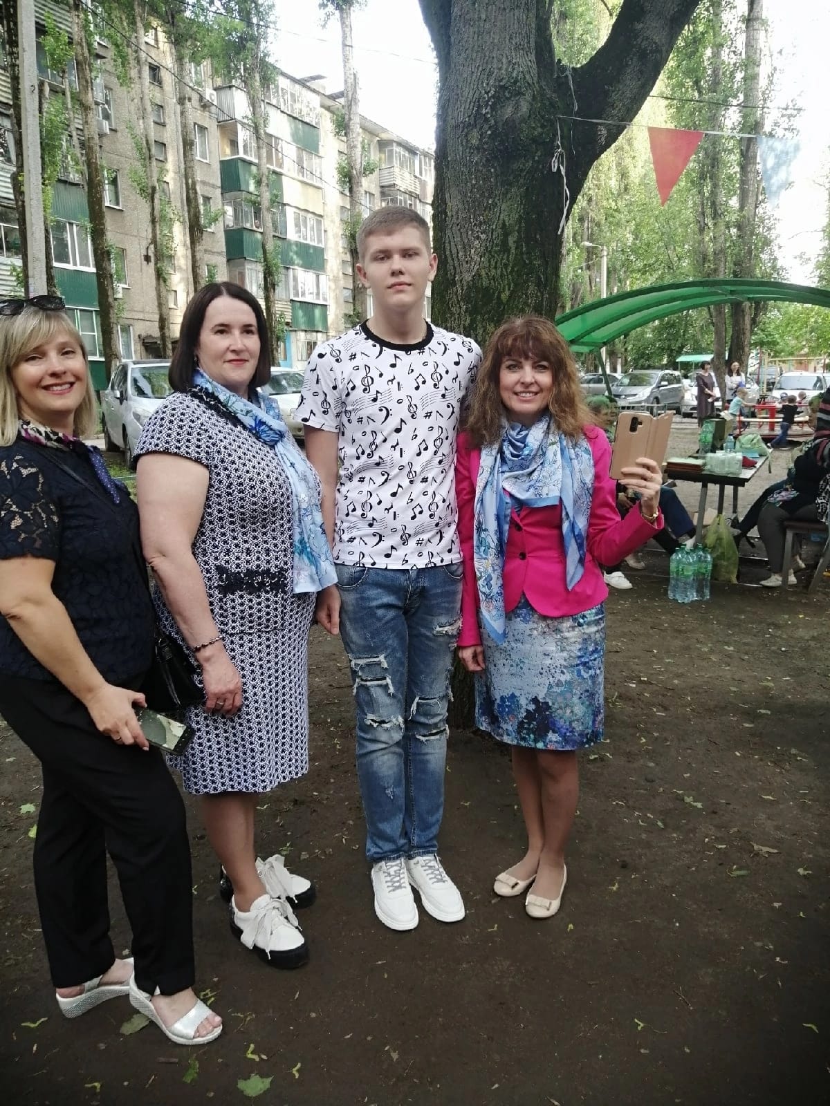 2 июня в рамках социального проекта "Добрый двор" состоялся традиционный праздник, посвященный Дню защиты детей