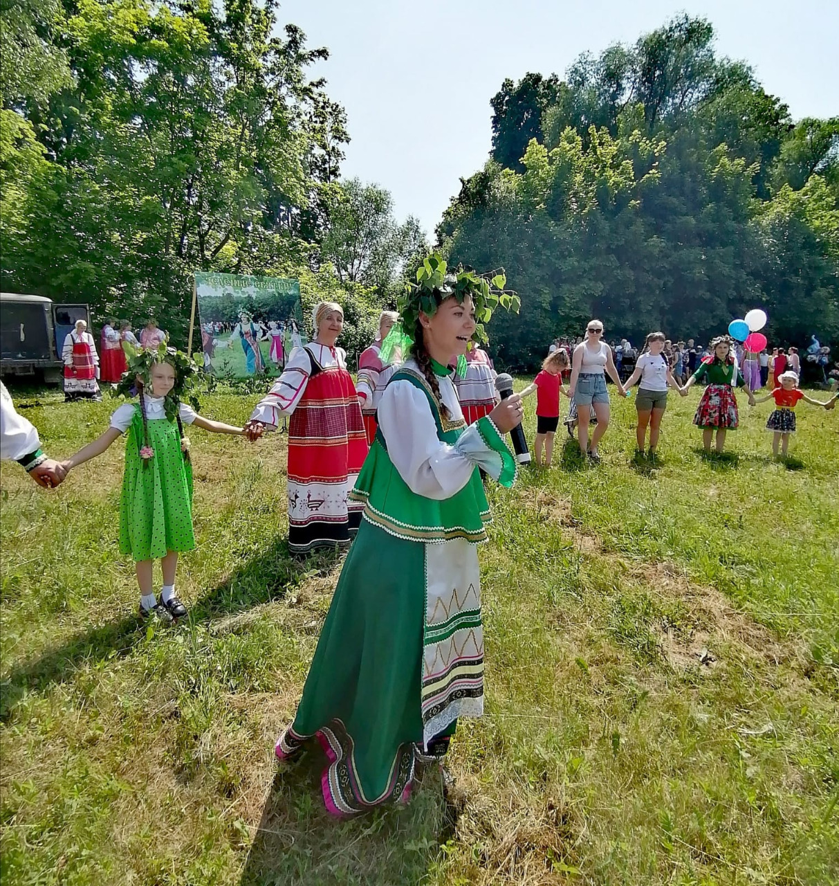 В селе Спасское Воловского района прошёл ежегодный фестиваль этнокультуры "Зелёные святки"