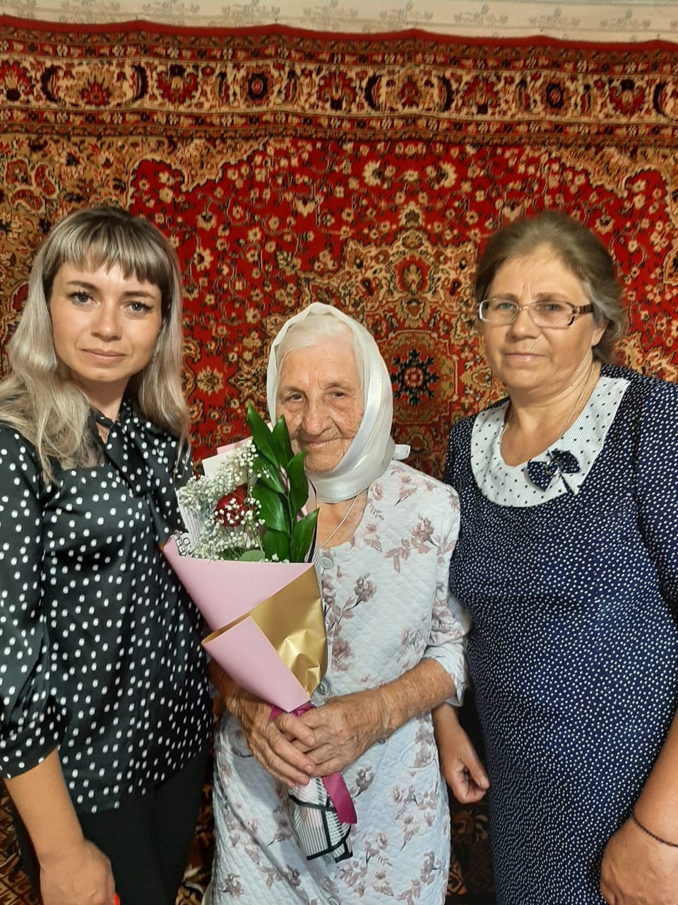 В селе Средняя Матренка поздравляли ветеранов