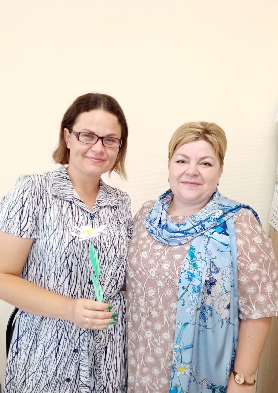 Активистки Воловского районного отделения СЖЛО организовали акцию "Ромашка на счастье"