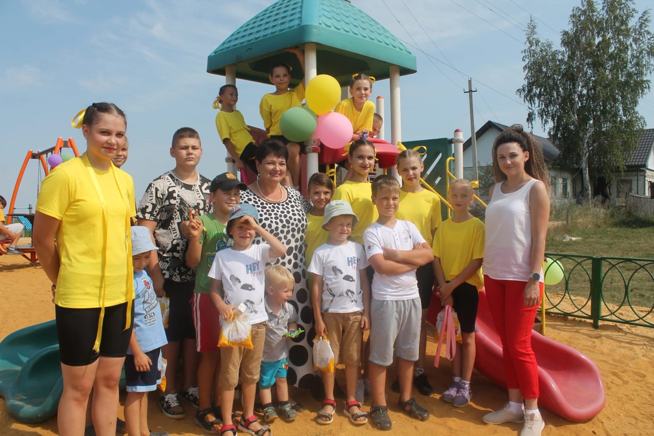 По инициативе Поройского Женсовета, была установлена детская спортивно- игровая площадка