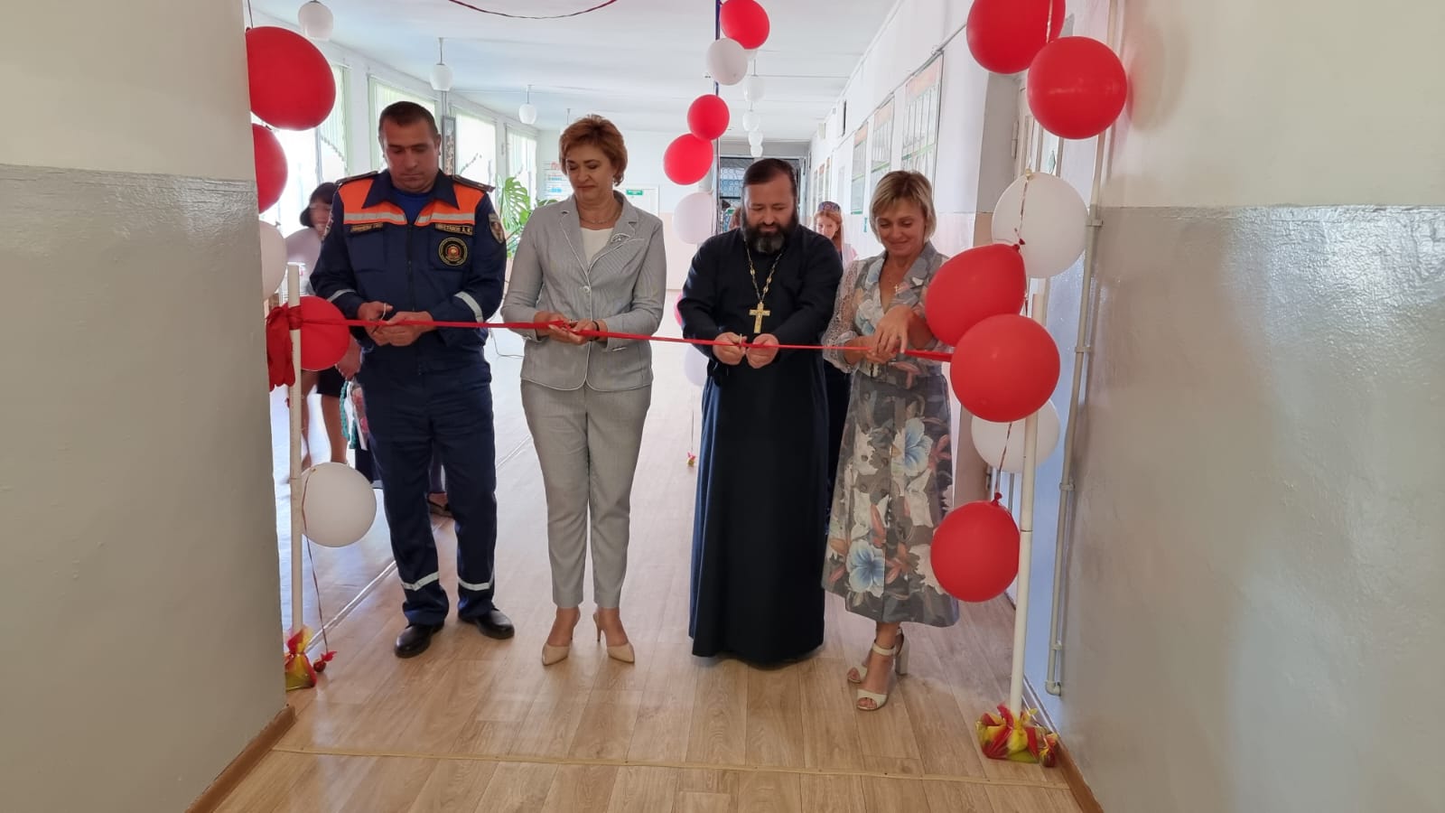 Галина Демидова поздравила с "Днем знаний" праздником учащихся и учителей Верхнематренский школы