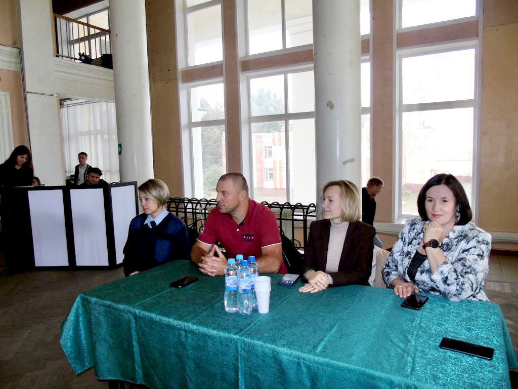 В городском дворце культуры города Липецка дан старт проекту "Шаг навстречу"