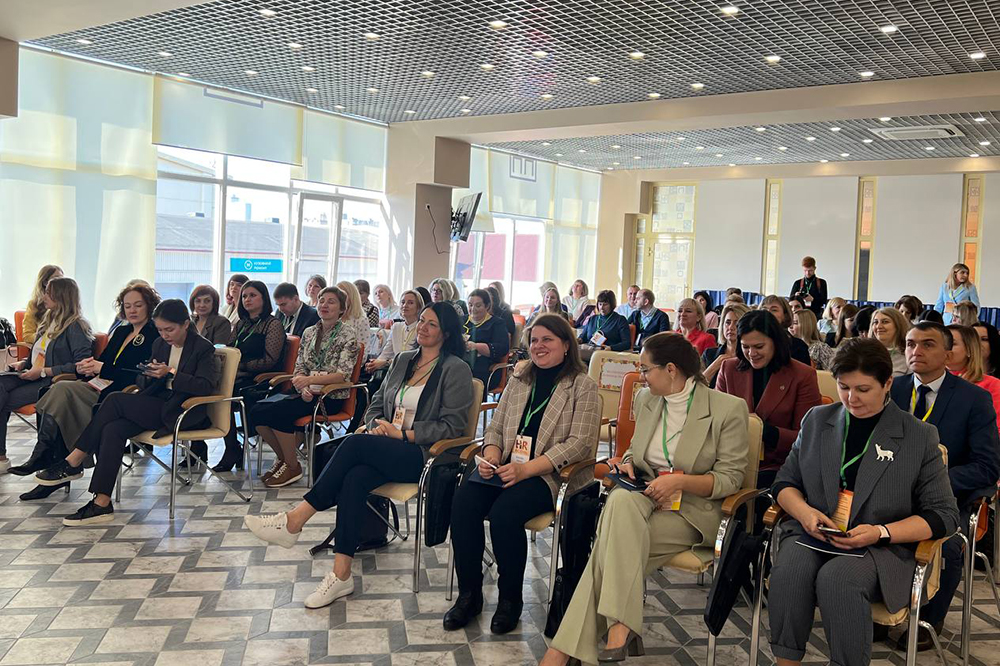 В Липецке проходит конференция ко Дню кадрового работника