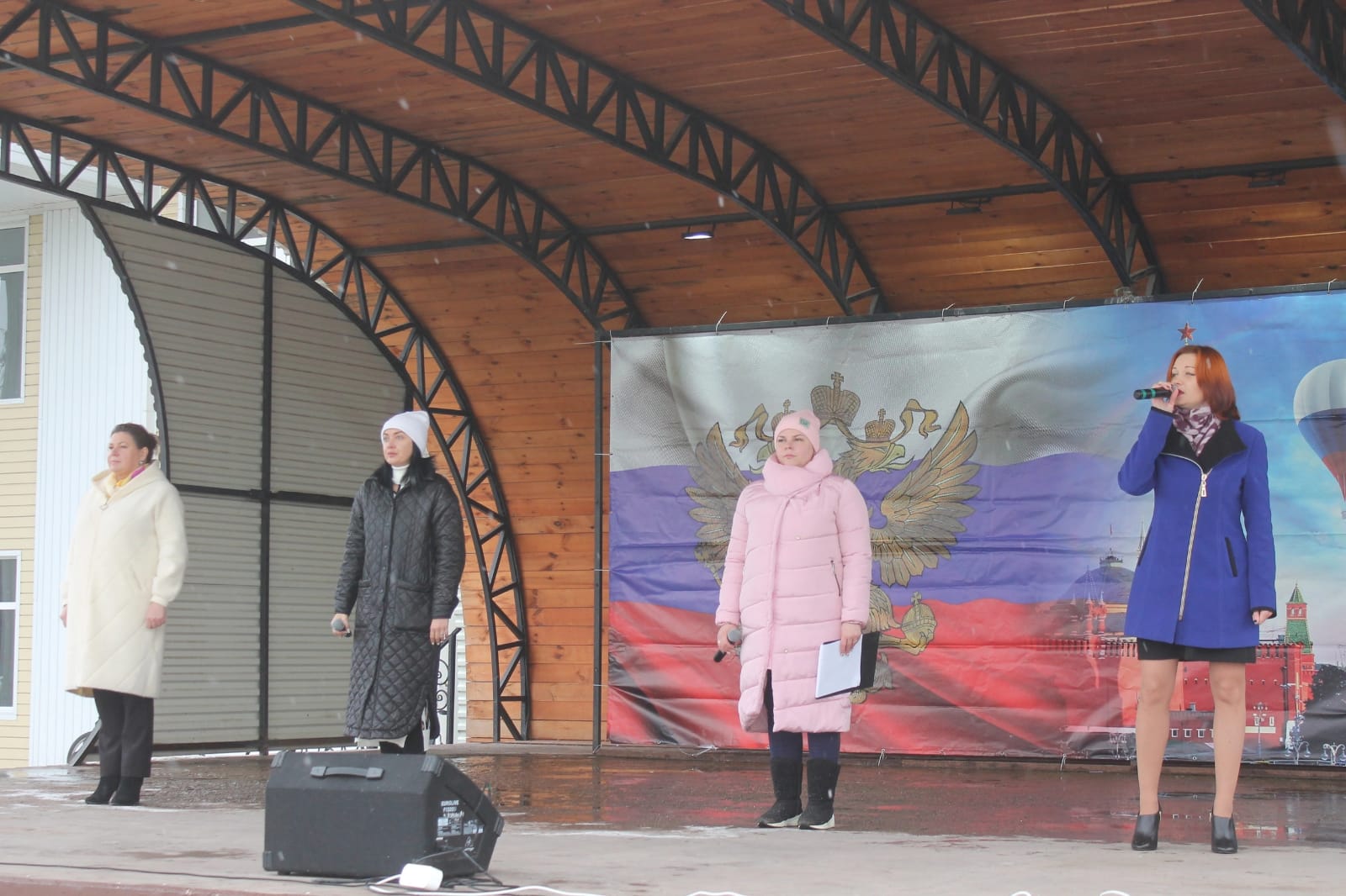 Праздничным митингом и тематической выставкой в Добром отметили День народного единства