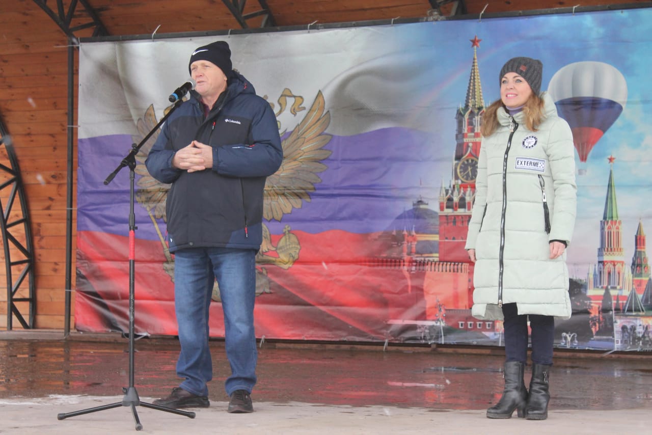 Праздничным митингом и тематической выставкой в Добром отметили День народного единства