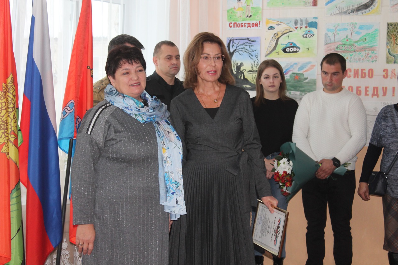 В память о герое! В Поройской школе открыли мемориальную доску и Парту Героя