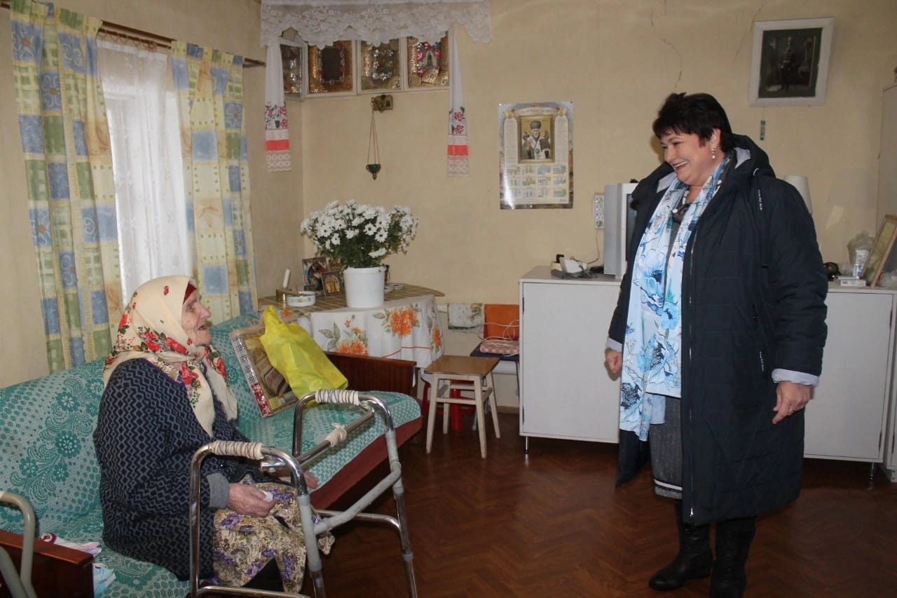 103 года отметила жительница Пороя Александра Кожина