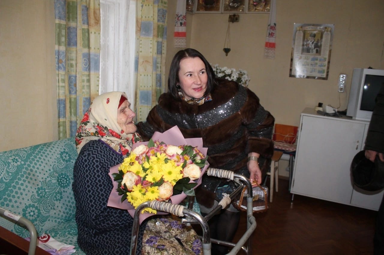 103 года отметила жительница Пороя Александра Кожина