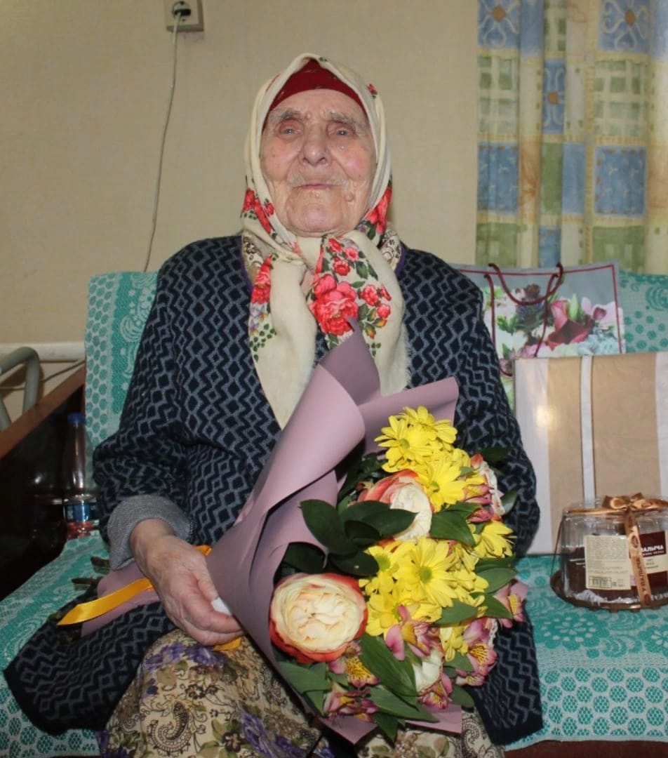 103 года отметила жительница Пороя Александра Кожина