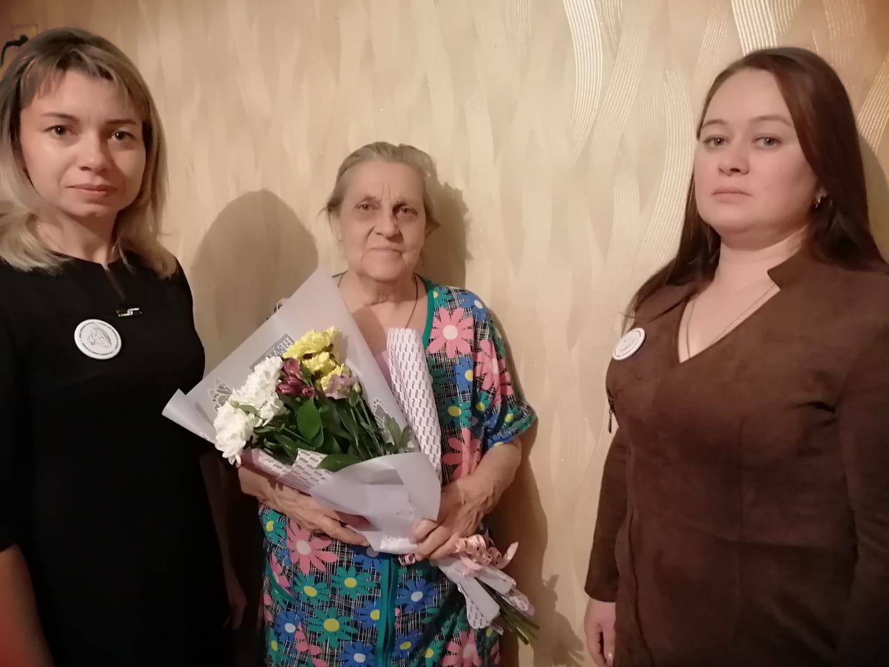 В канун праздника "День матери" члены СЖЛО поздравили матерей-героинь
