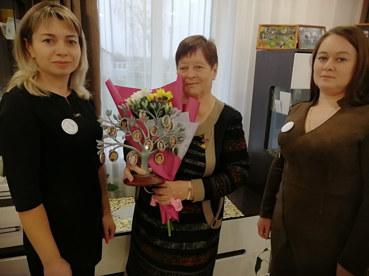 В канун праздника "День матери" члены СЖЛО поздравили матерей-героинь