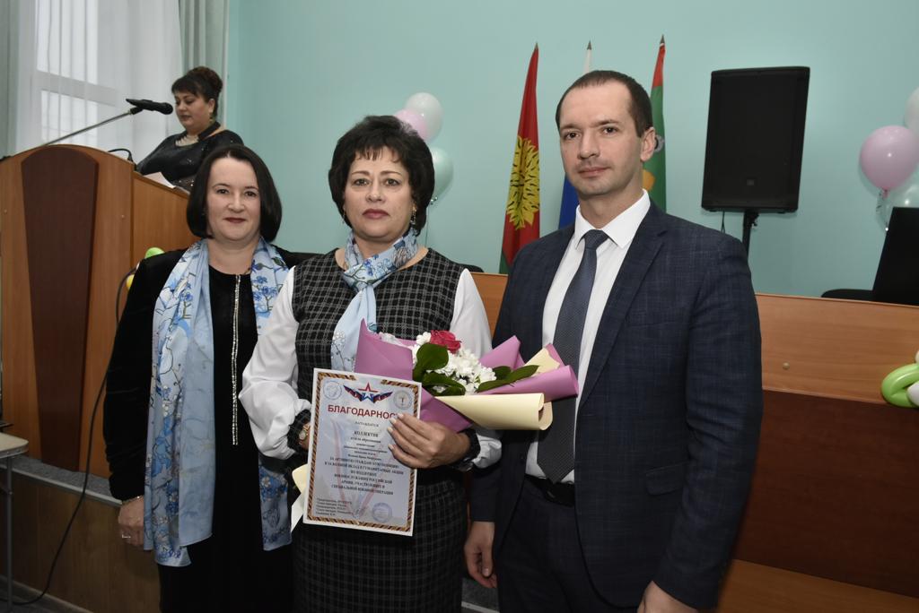 Накануне Дня матери лучших мам Добринского района пригласили в большой зал администрации района