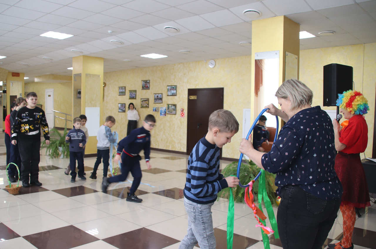 Сотрудники Центра социальной защиты совместно с культработниками организовали для детей с ОВЗ праздник
