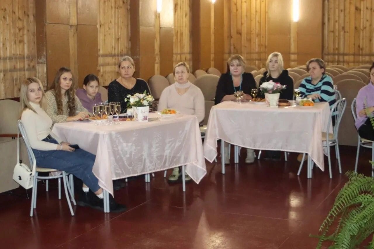 В клубе "ZOV сердца" состоялась встреча с родителями, жёнами, сёстрами мобилизованных данковчан