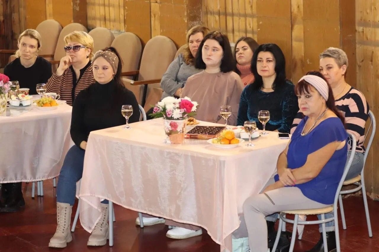 В клубе "ZOV сердца" состоялась встреча с родителями, жёнами, сёстрами мобилизованных данковчан