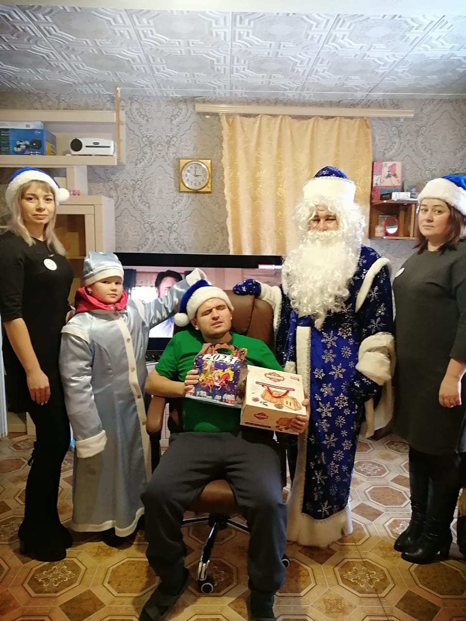 Сладкий подарок с символом 2023 года был подарен Злобину Максиму