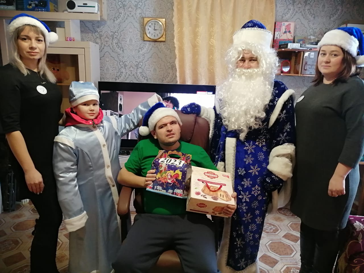 Сладкий подарок с символом 2023 года был подарен Злобину Максиму