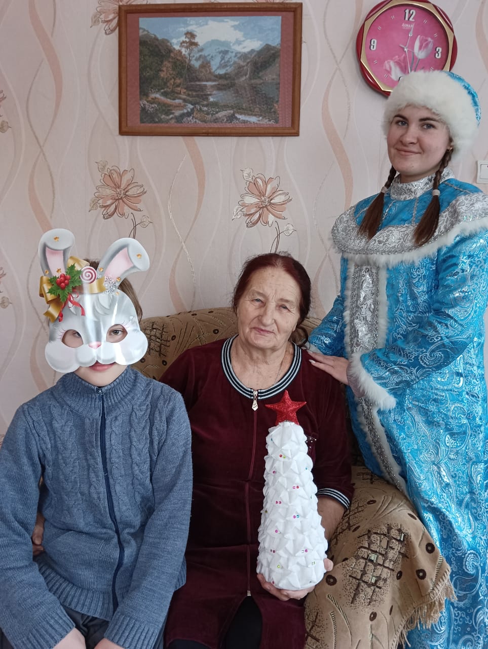 Накануне Рождества учащиеся Тербунского района навестили ветеранов