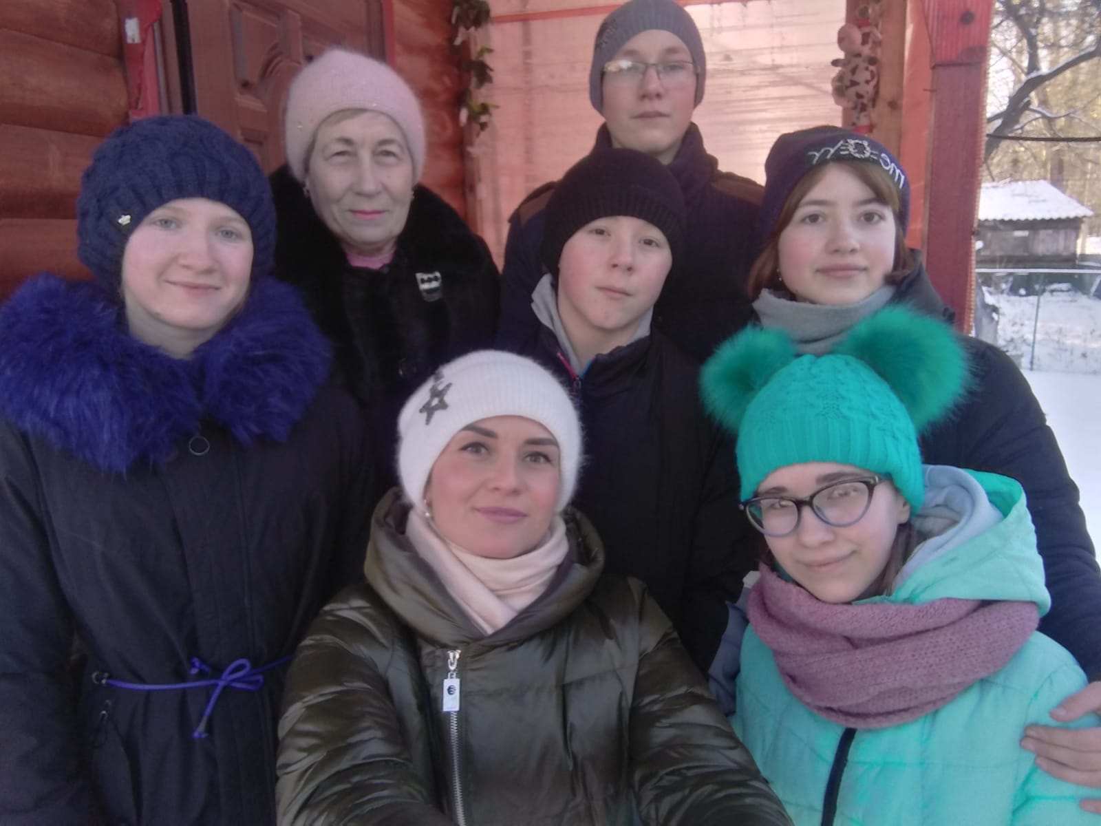 Накануне Рождества учащиеся Тербунского района навестили ветеранов