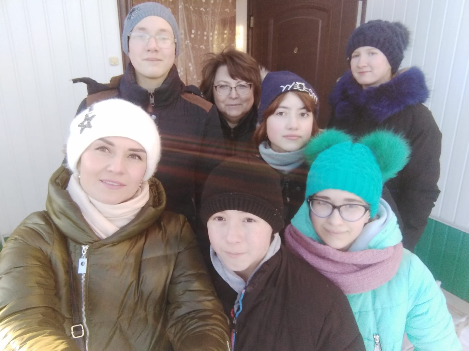Накануне Рождества учащиеся Тербунского района навестили ветеранов