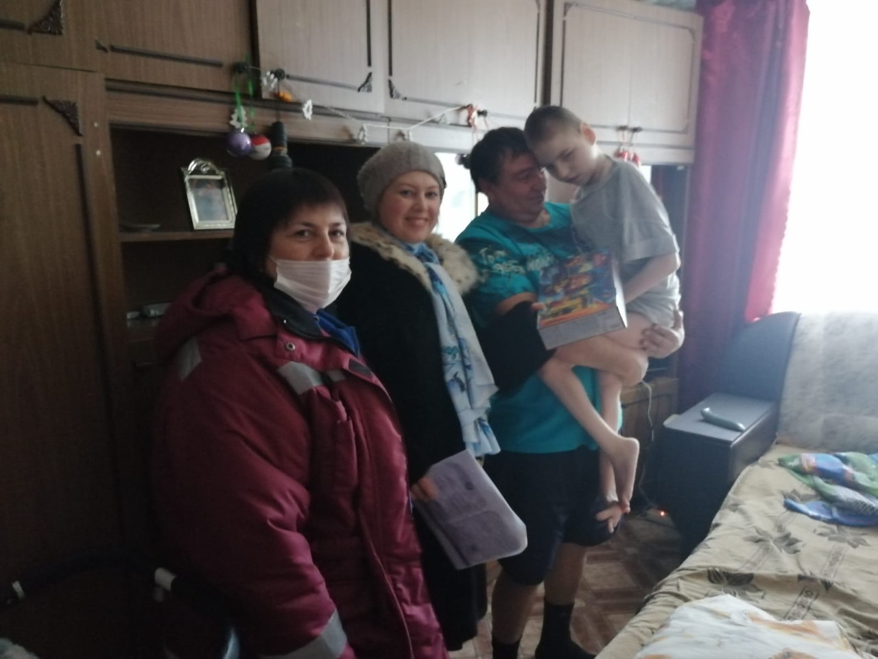 Представительницы СЖЛО поздравили с праздниками детей-инвалидов, проживающих на территории Липецкого района