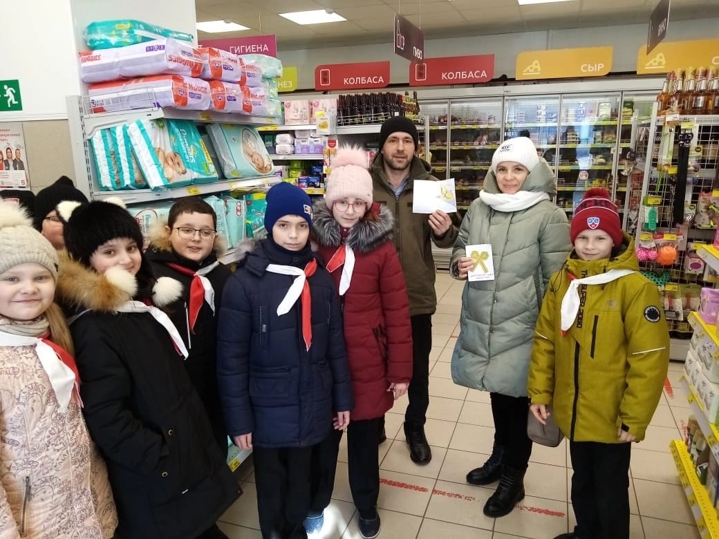 В г. Усмань активисты организовали и присоединились к общероссийской акции «Ленточка Ленинградской Победы»