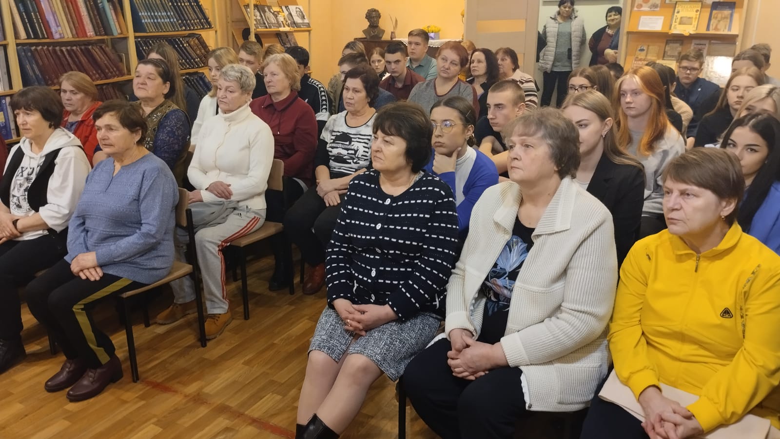 В Тербунской межпоселенческой библиотеке было организовано очередное занятие клуба «Родина»
