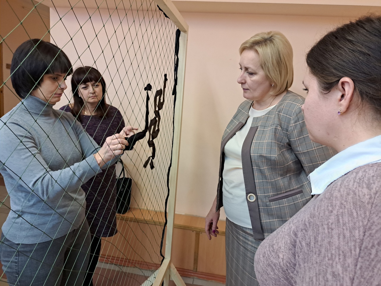 "Чем тыл крепче, тем врага бить легче"