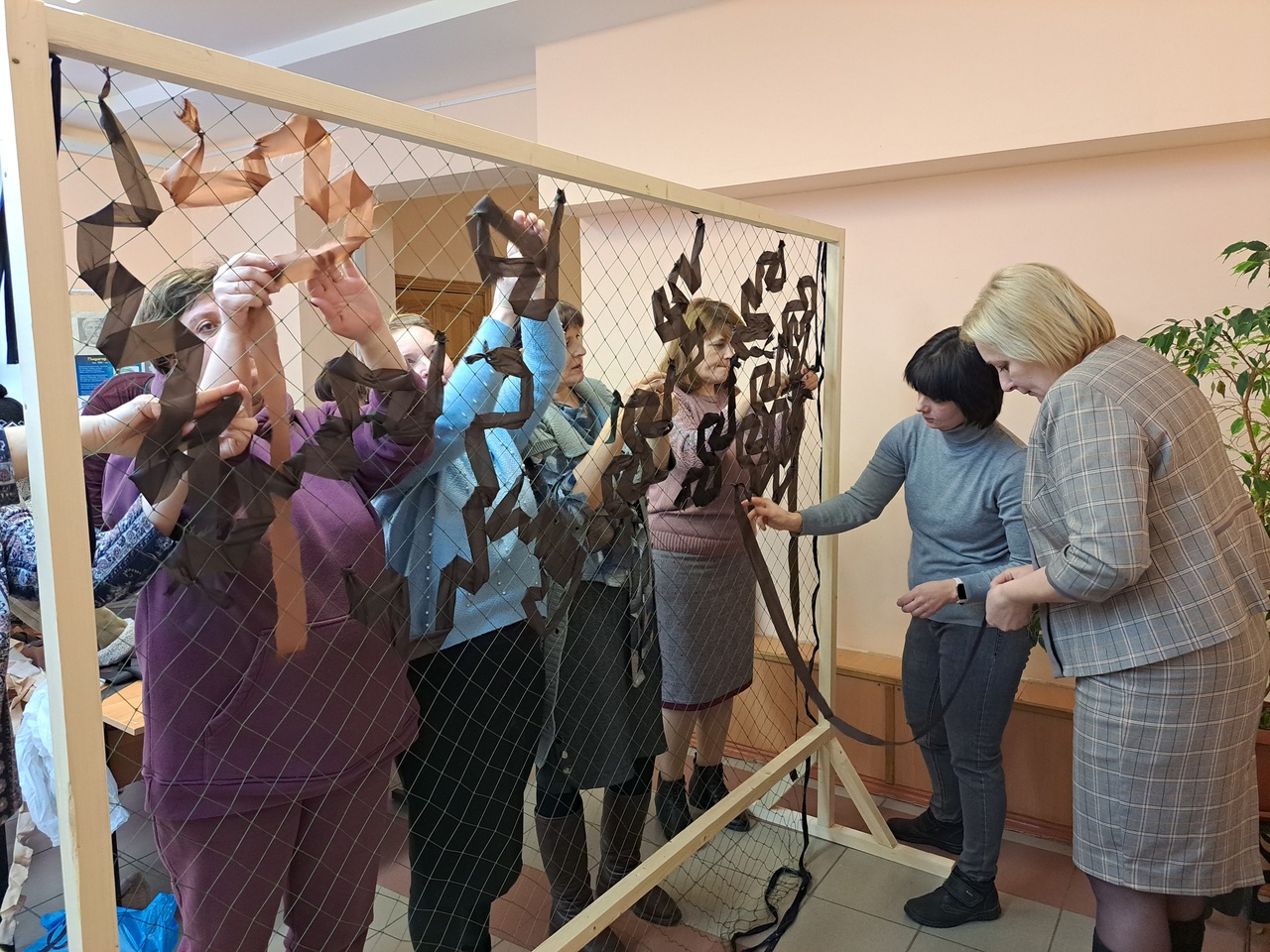 "Чем тыл крепче, тем врага бить легче"