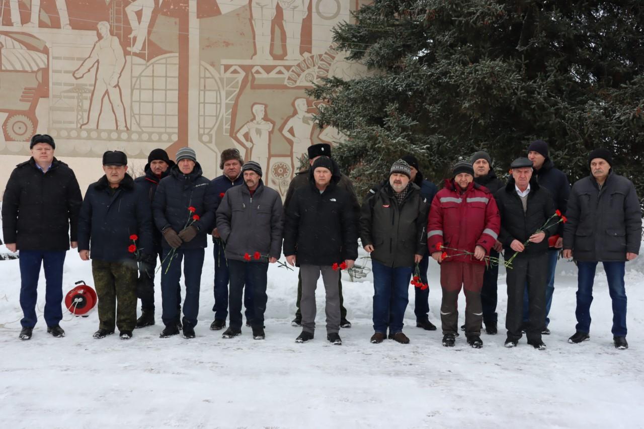У мемориала «Черный тюльпан» на площади Героев в с. Тербуны состоялся митинг, посвященный 34-й годовщине вывода советских войск из Афганистана