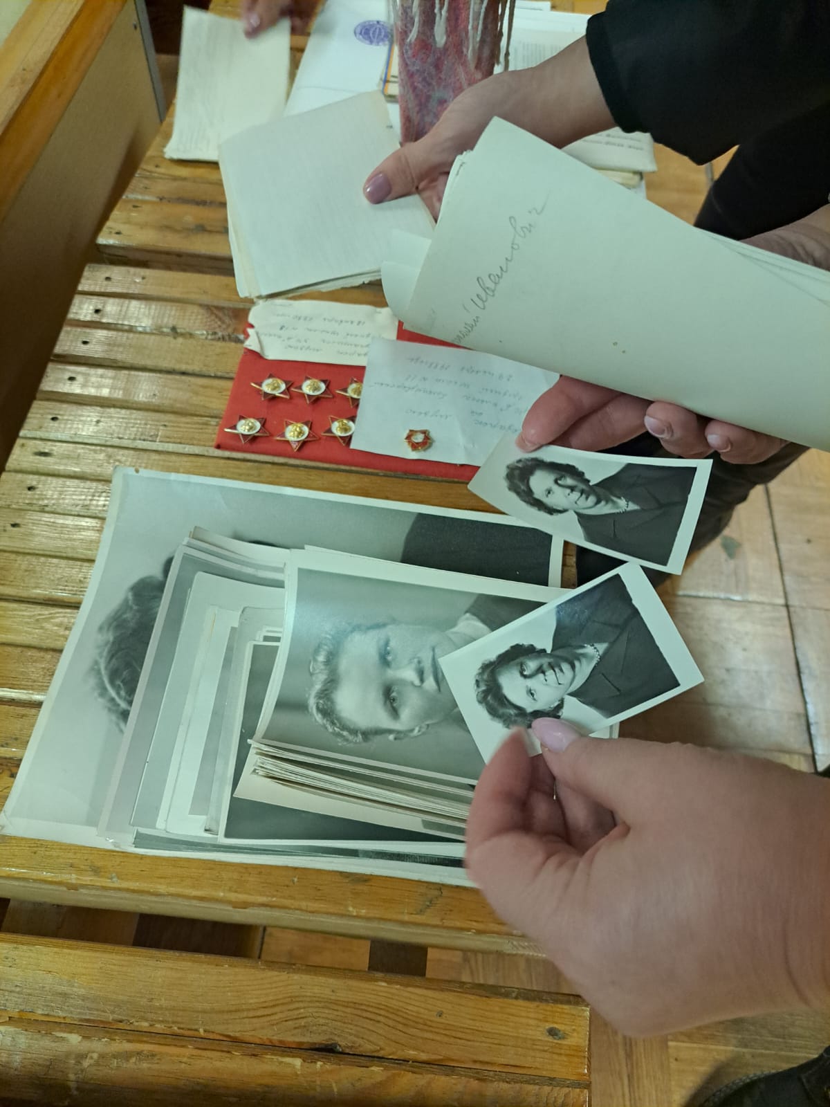 В платке цветном - вся русская душа