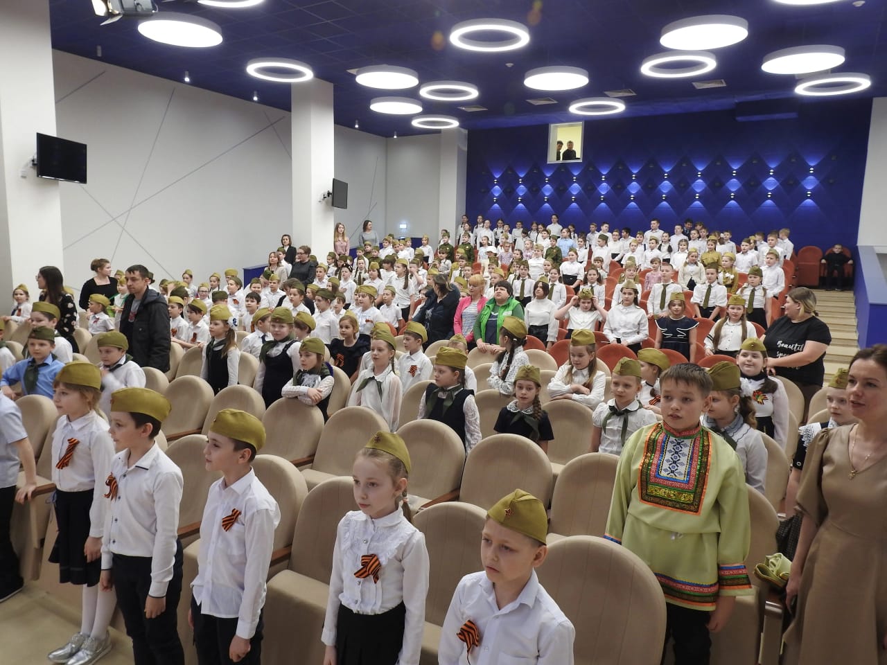 В МБОУ СОШ №4 города Усмани был организован конкурс военно - патриотической песни