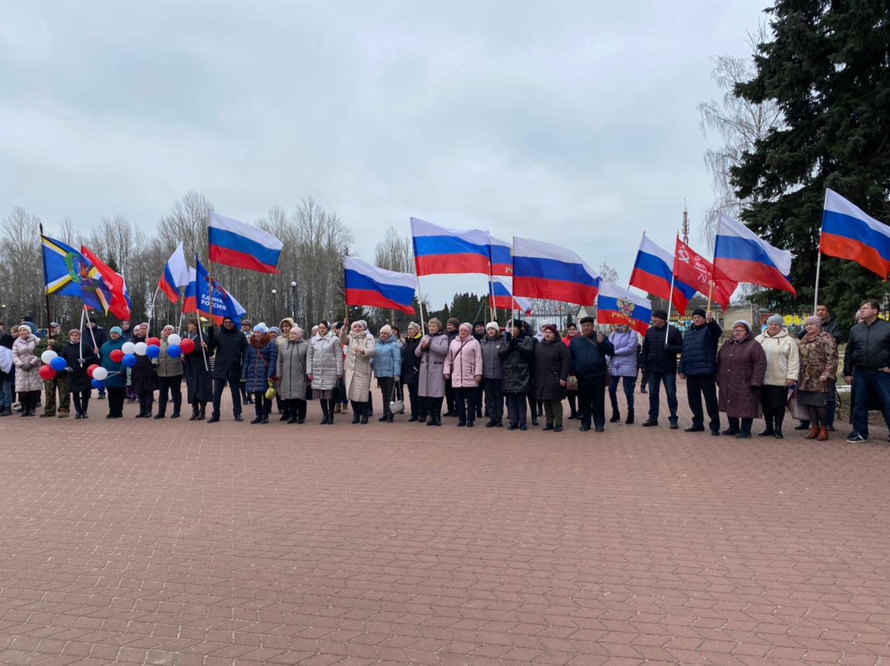 В межпоселенческой библиотеке с. Волово по инициативе Евгении Кирилловой организована фотовыставка «Крым