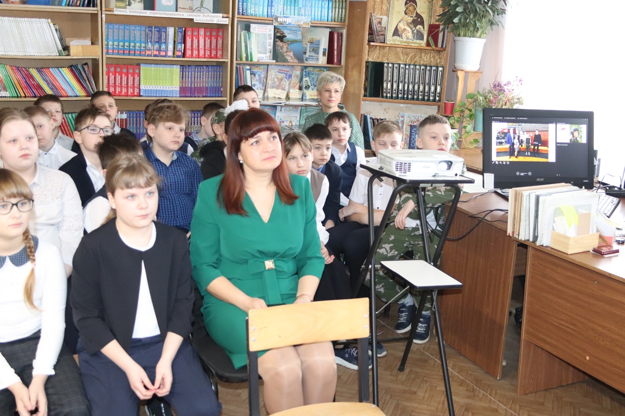 В Данковской средней школе номер 1 для четвероклассников прошёл патриотический час