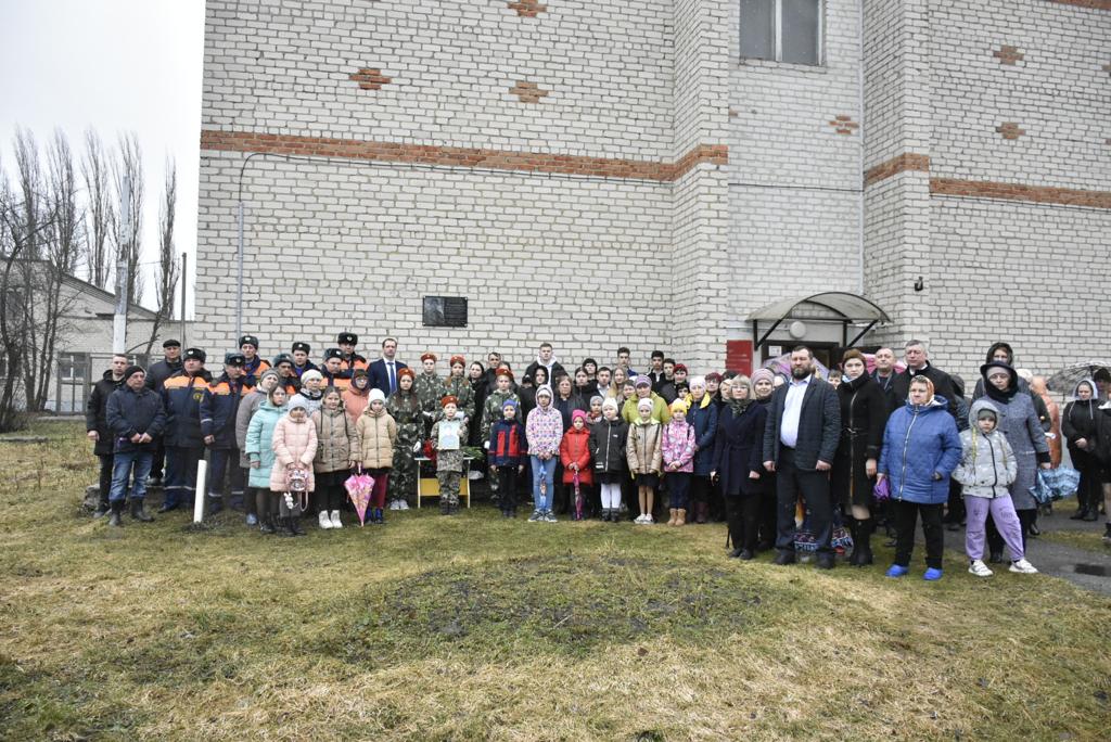 29 марта 2023 года на здании Среднематренской школы открыли мемориальную доску нашему Герою