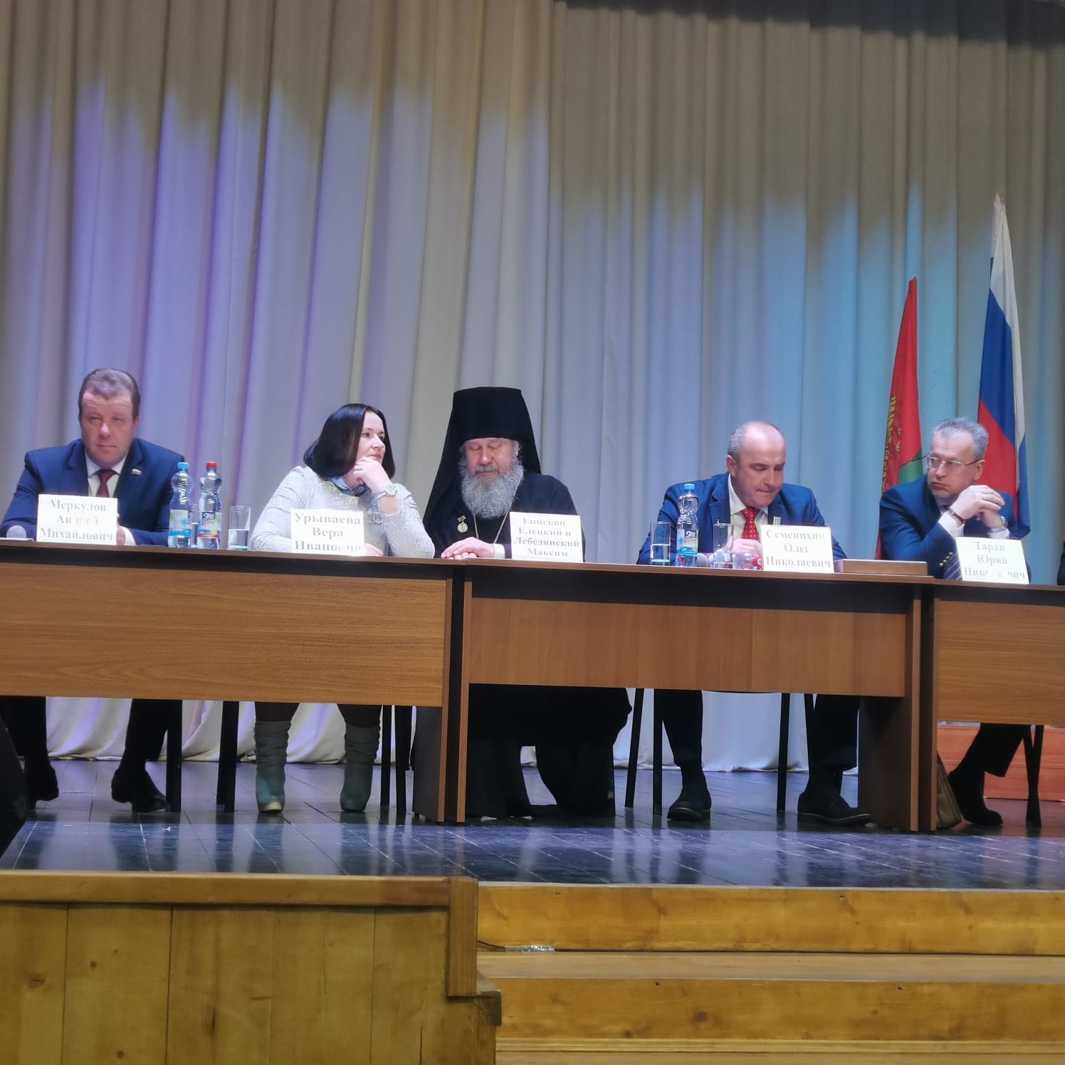 На 25 сессии Совета депутатов Елецкого района VII созыва присутствовала председатель Союза женщин Липецкой области Вера Ивановна Урываева