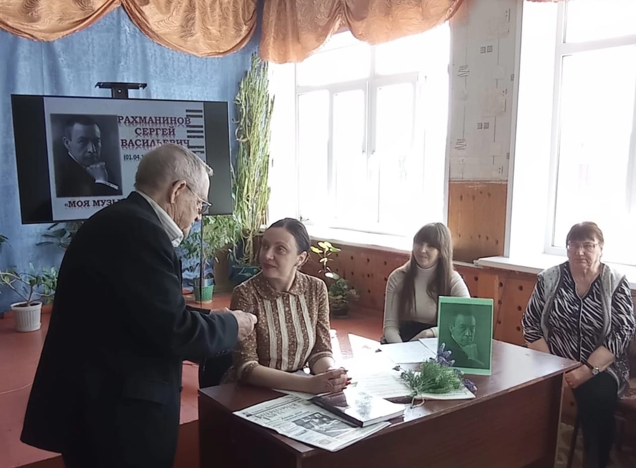 Членами Усманского женсовета был проведен час искусства "Моя музыка - русская.."