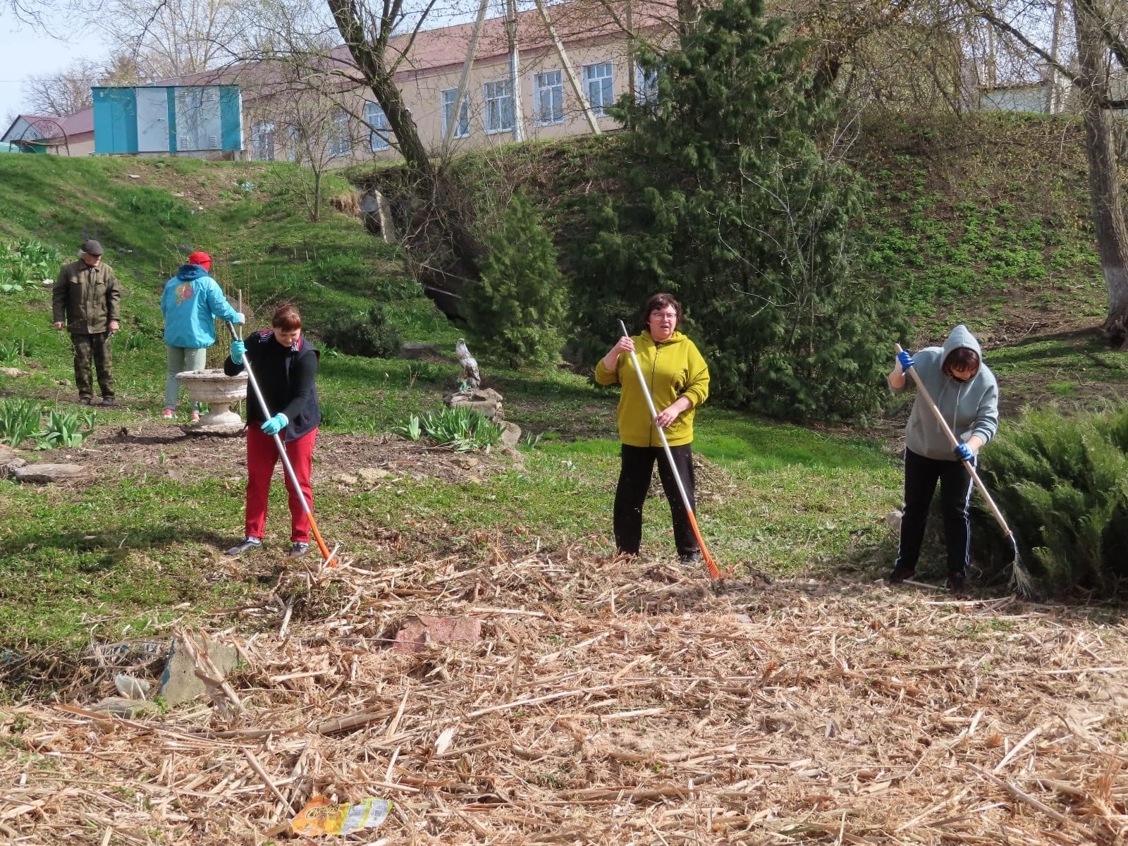 В Воловском районе прошли акции "Чистый четверг"