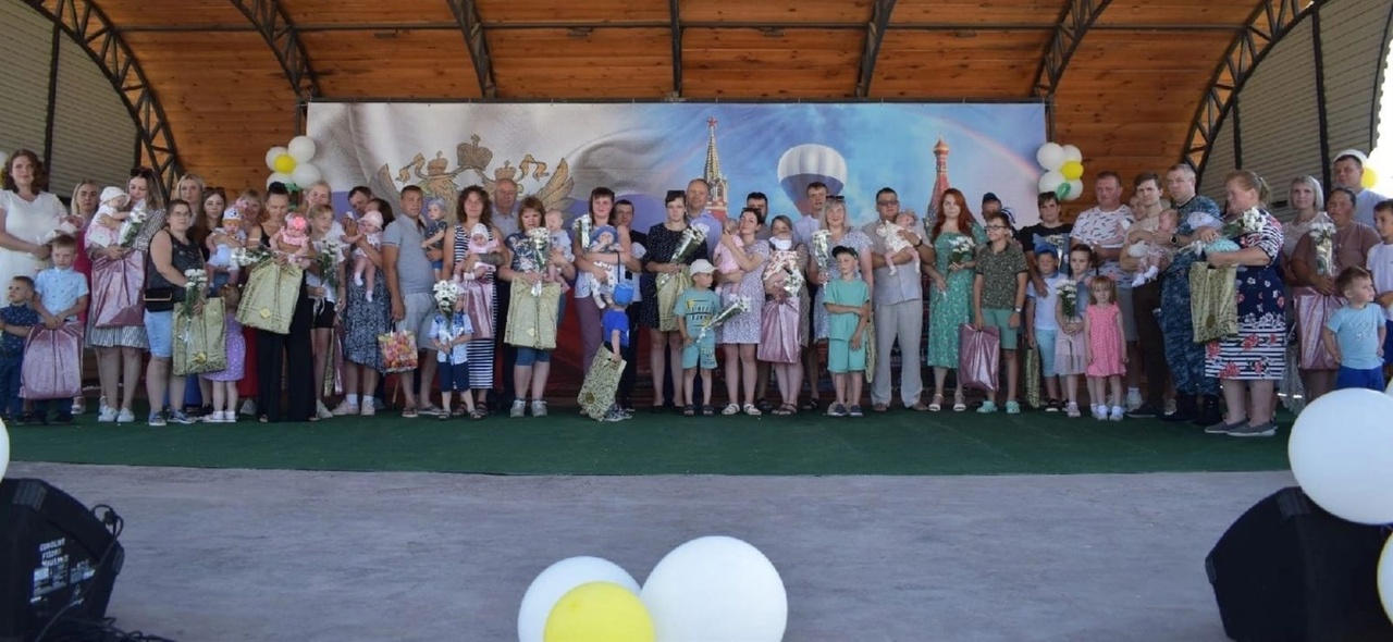 В честь Дня семьи, любви и верности на главной площади Доброго состоялось праздничное торжество