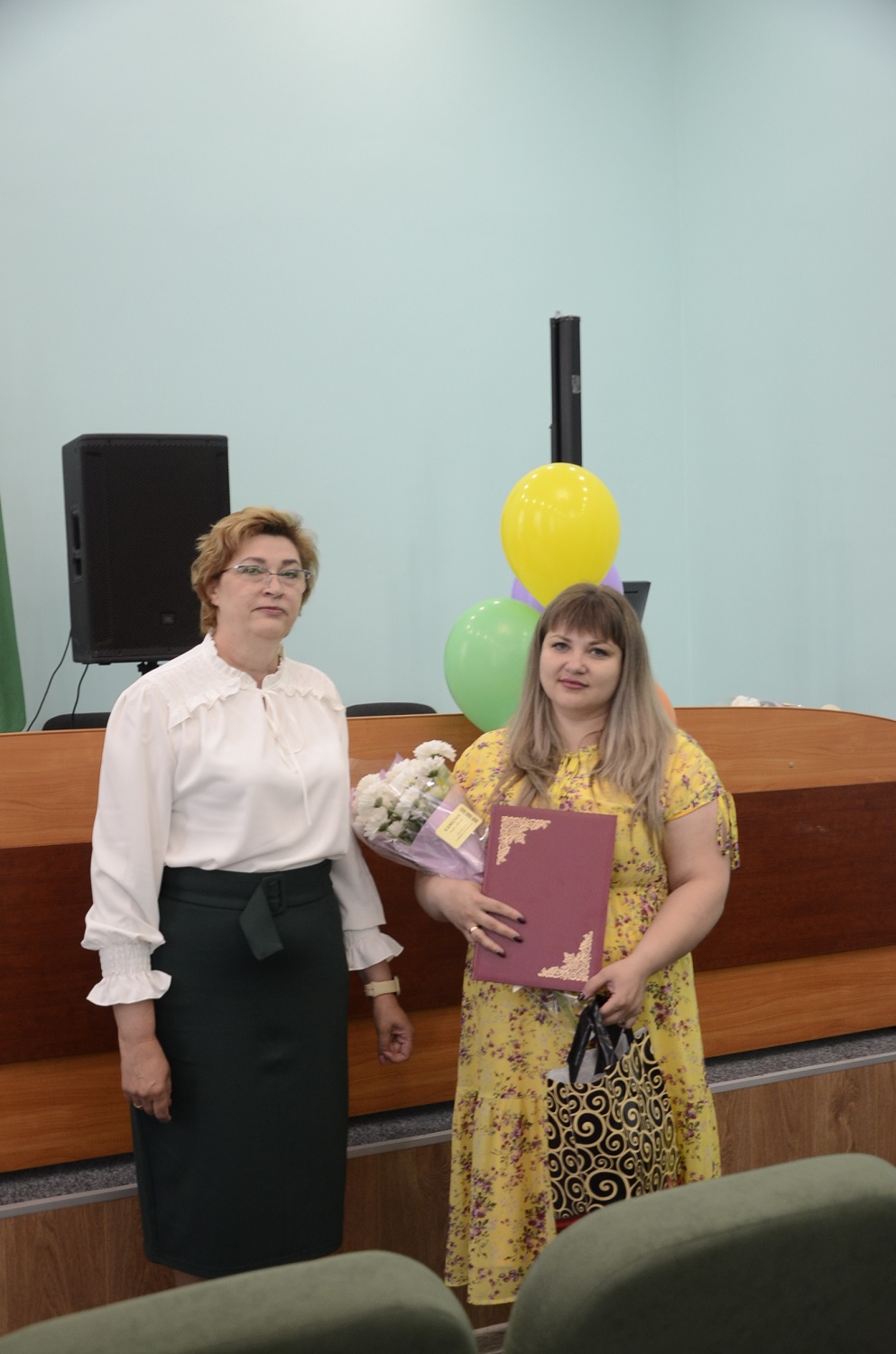 Лучших представителей сферы торговли чествовали сегодня в администрации Добринского района