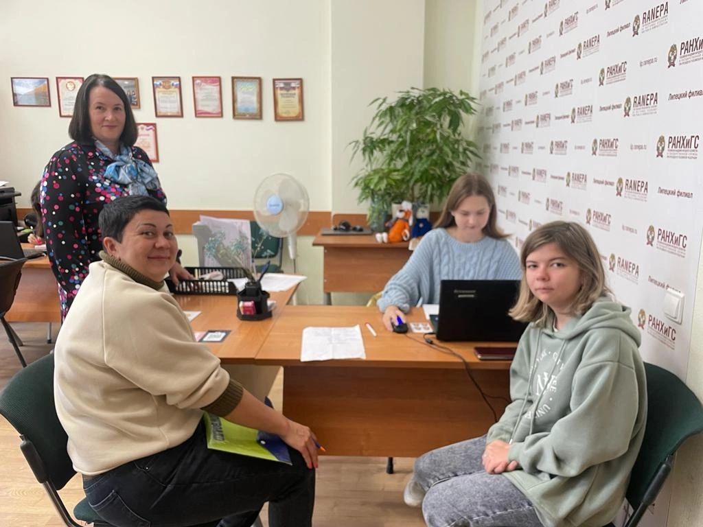 Соглашение о сотрудничестве подписали председатель Общественной палаты Липецкой области Елена Гончарова и председатель Союза женщин Липецкой области Вера Урываева