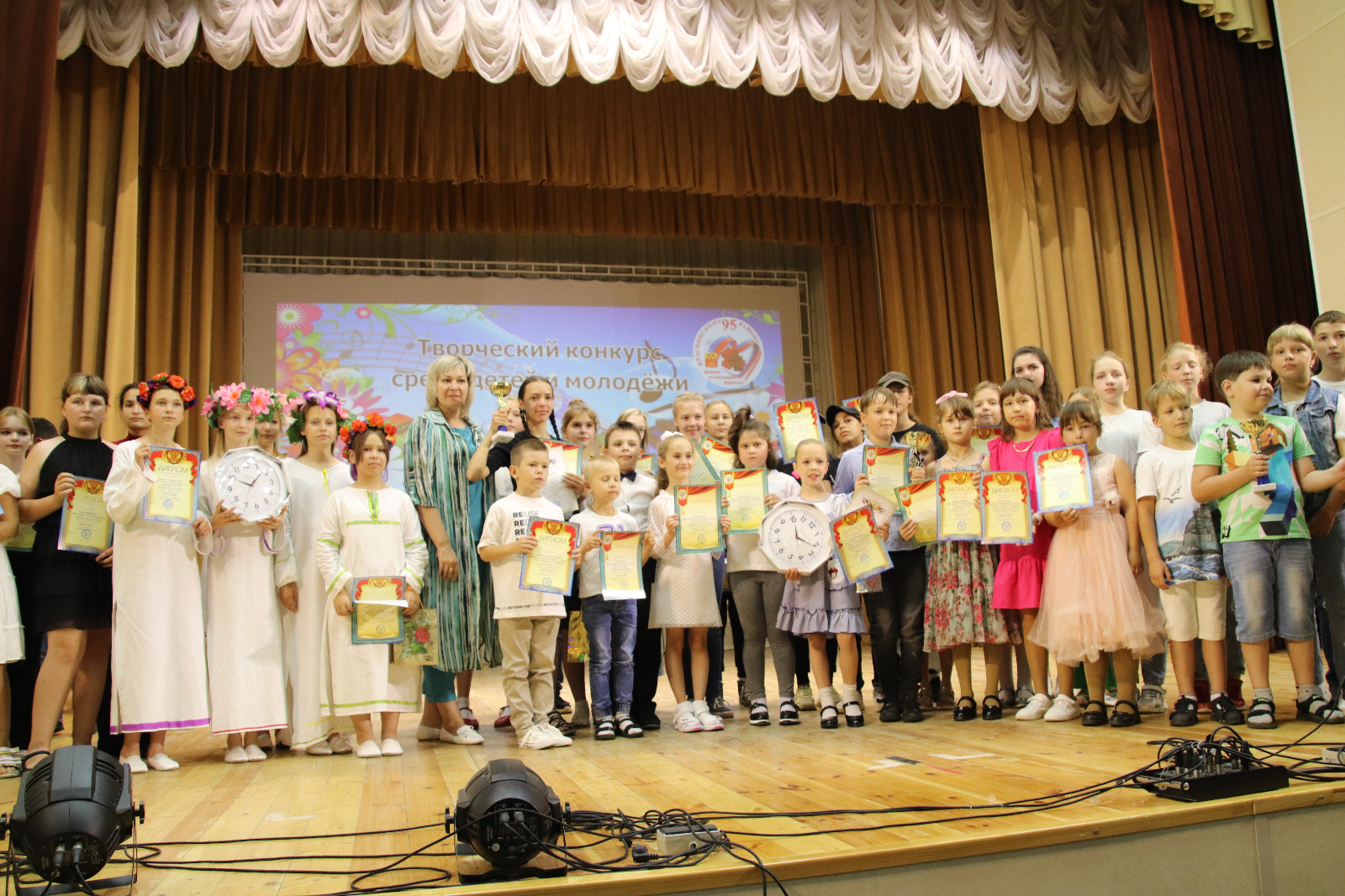 В летние каникулы Союз женщин не оставляет детей без внимания